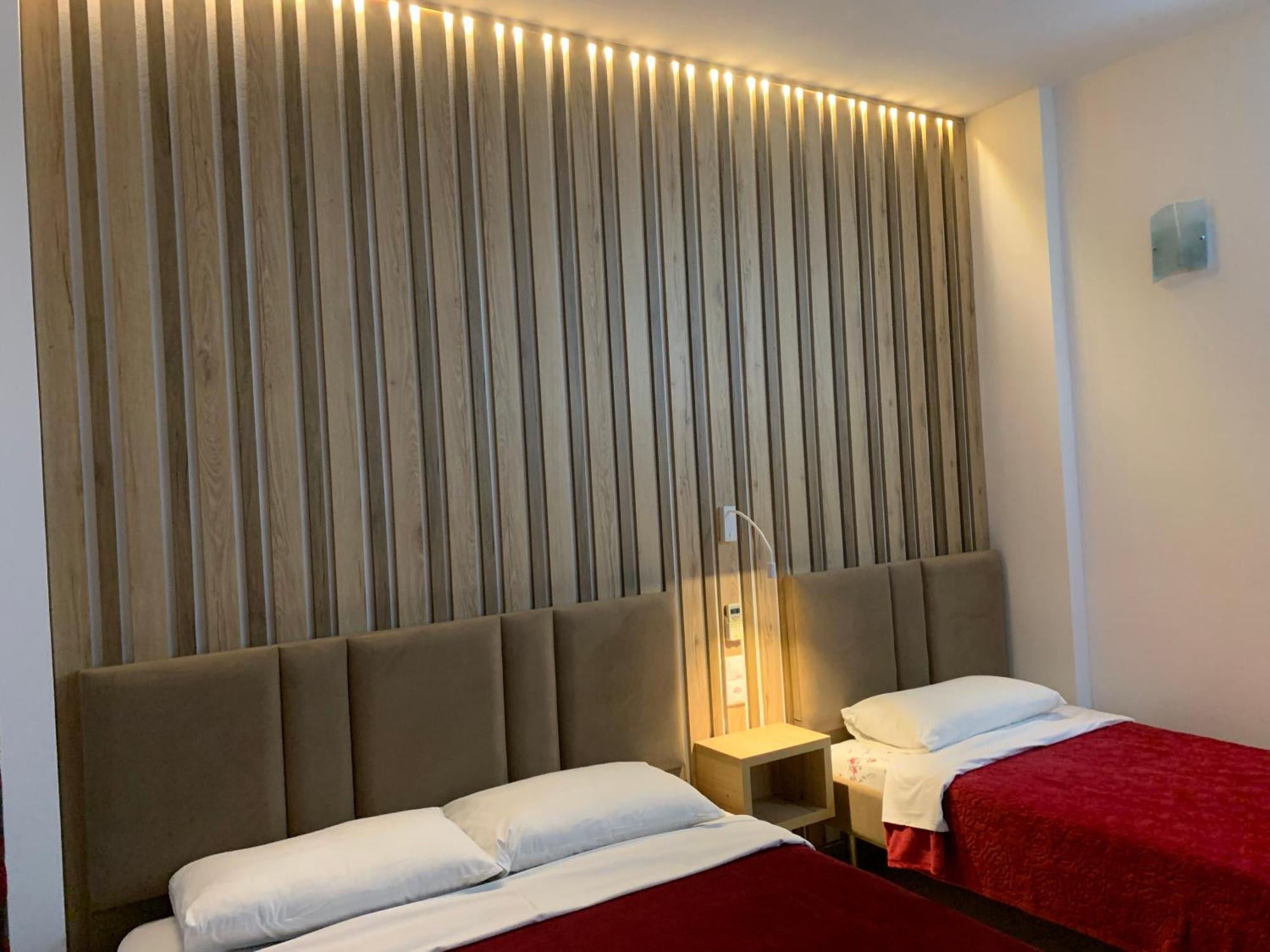 Hotel Piazza Sarandë エクステリア 写真