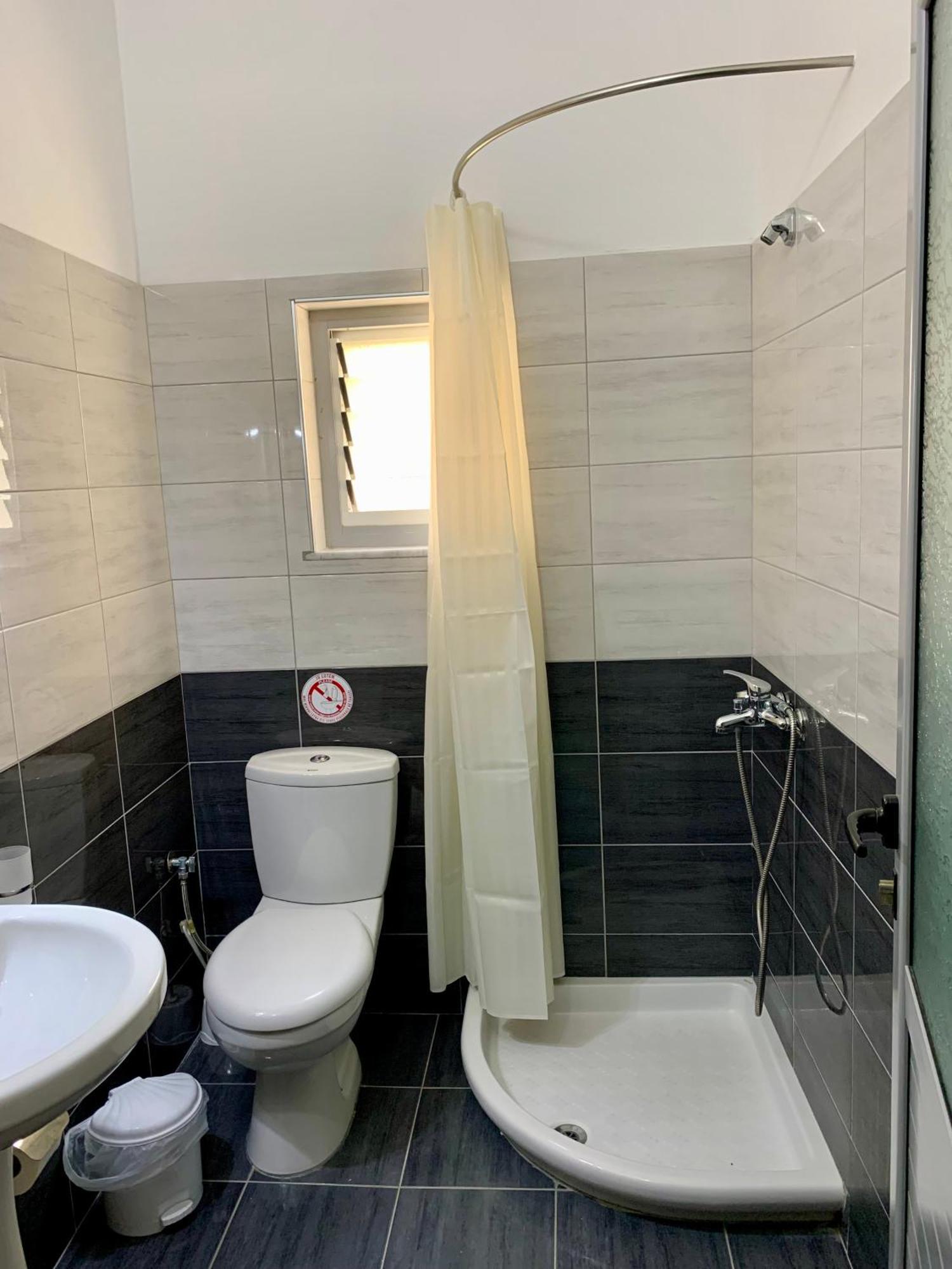 Hotel Piazza Sarandë エクステリア 写真