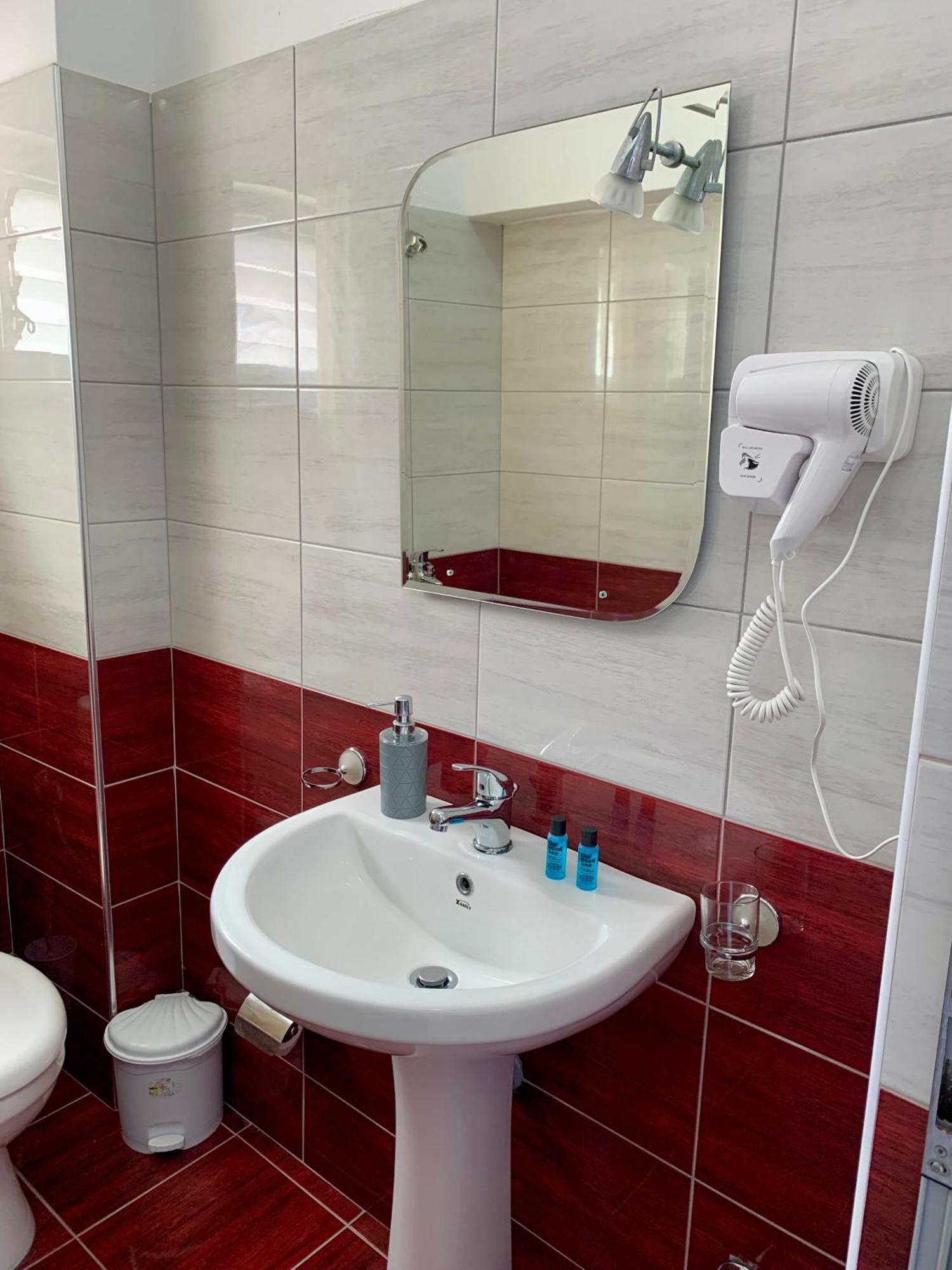 Hotel Piazza Sarandë エクステリア 写真